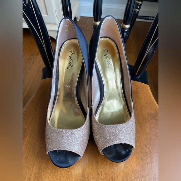 Qupid Peep Toe Stiletto Glittery Gold and Satin Black Peep Toe High Heels Size 8 - Picture 3 of 16